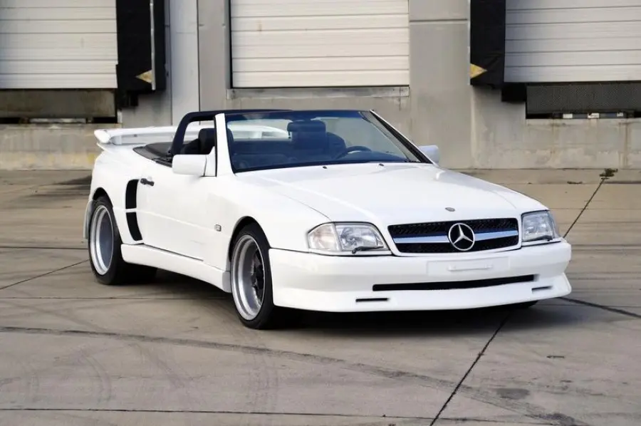 На продаж виставили унікальний родстер від Mercedes-Benz із "диким" тюнінгом