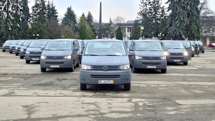 На Авдіївський напрямок поїхало 37 мікроавтобусів Volkswagen Transporter