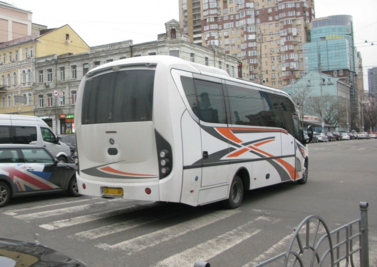 Рідкісний італійський автобус працює на рейсі Київ-Черкаси: фото
