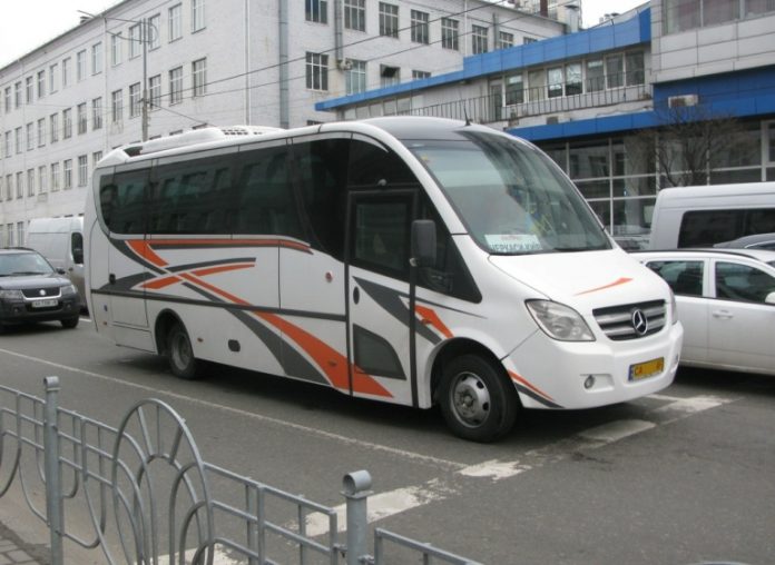Рідкісний італійський автобус працює на рейсі Київ-Черкаси: фото
