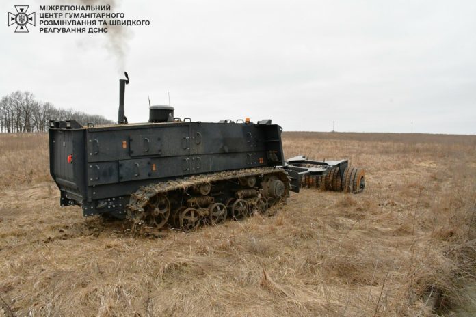 Сапери отримали саморобний трактор дистанційного управління