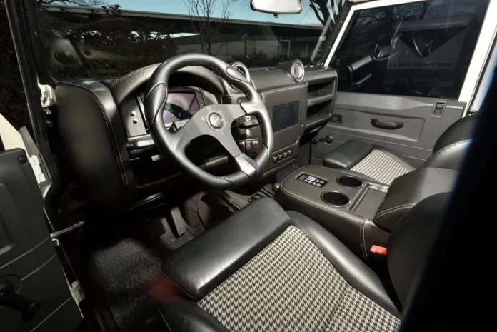 На продаж виставили оригінальний пікап, побудований на базі Land Rover Defender