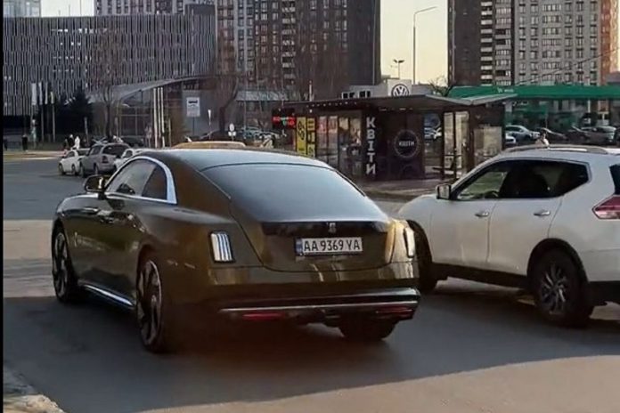 Депутат Геннадій Вацак став першим в Європі власником Rolls-Royce Spectre за 600 000$