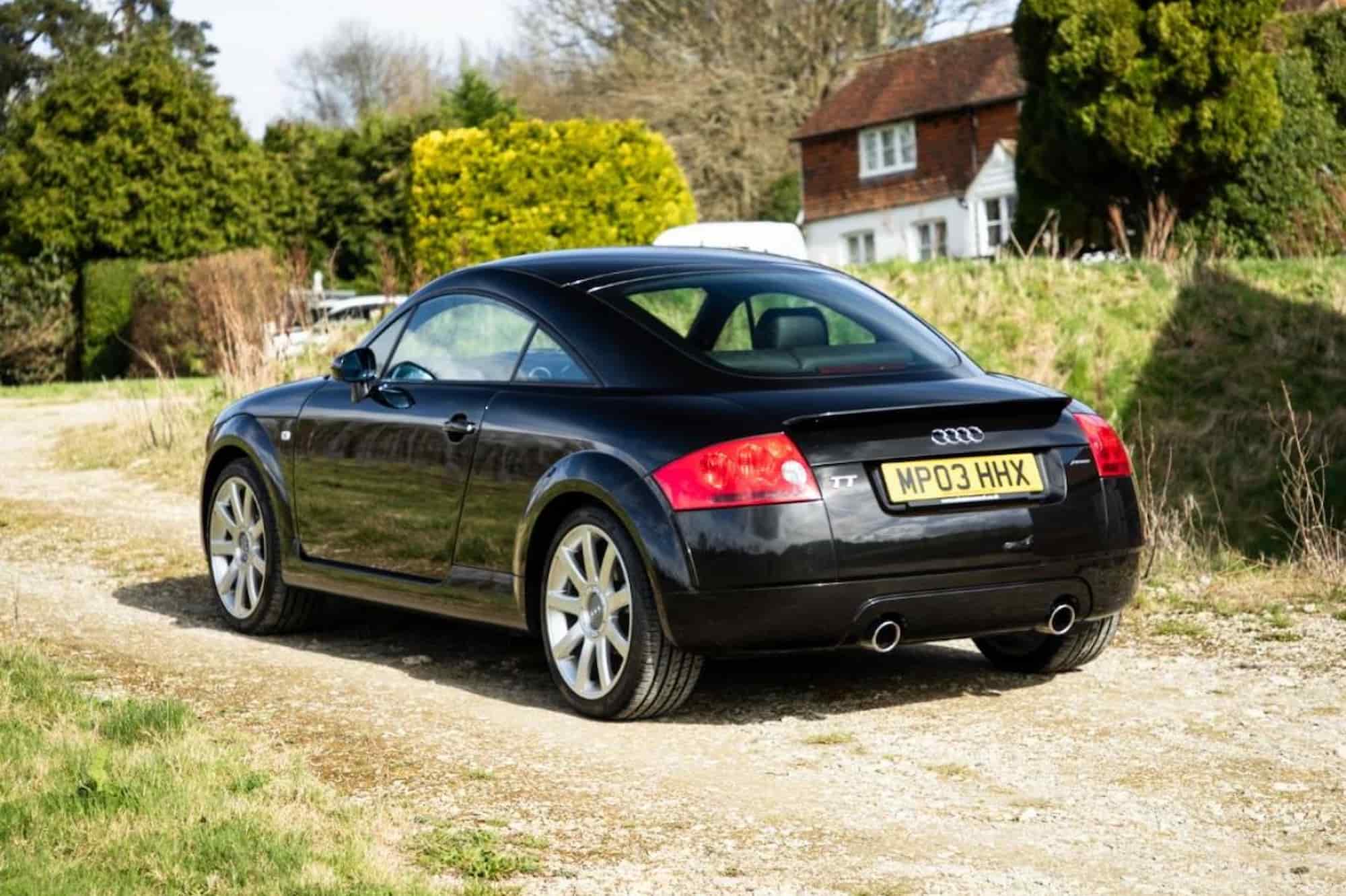 На аукціон виставили 21-річний Audi TT Mk1: він особливий