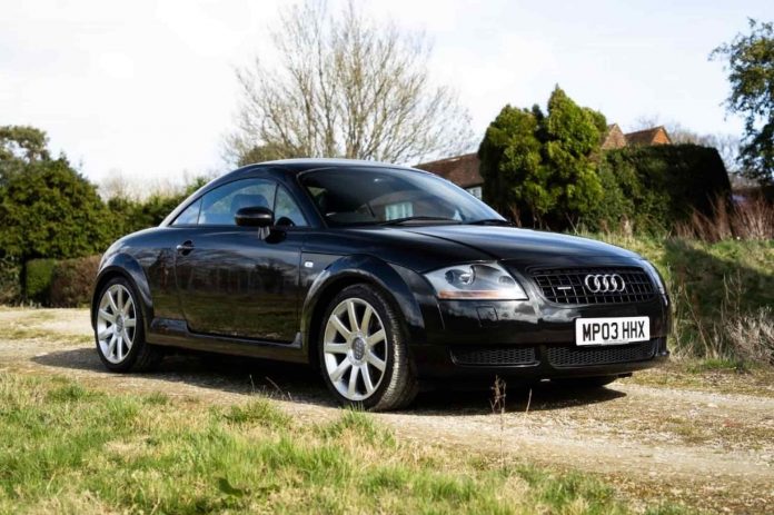 На аукціон виставили 21-річний Audi TT Mk1: він особливий