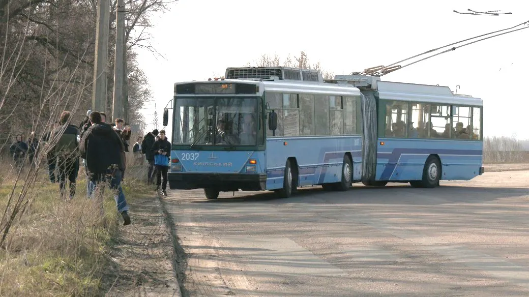 Єдиний алюмінієвий тролейбус в Україні: в Черкасах помітили рідкісний громадський транспорт