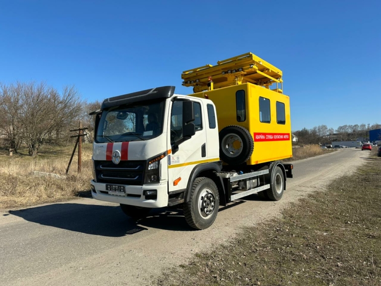 В Кременчуці зібрали сучасний аварійно-відновлювальний автомобіль