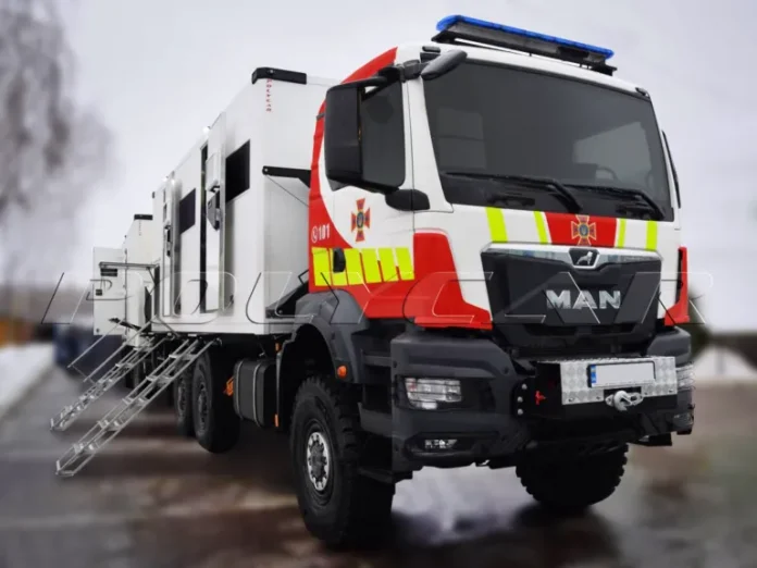 ДСНС отримали автопоїзд: унікальна спецтехніка збудована на базі MAN