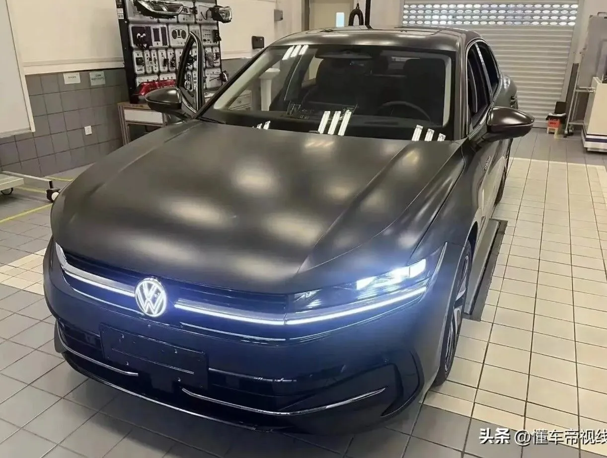 Розсекретили до прем'єри: з'явились перші фото оновленого Volkswagen Passat 2024 року