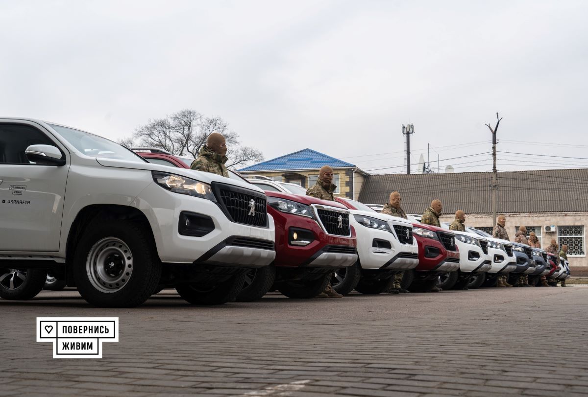 Нові пікапи Peugeot для зенітників: благодійний фонд знайшов автомобілі по дуже вигідній ціні