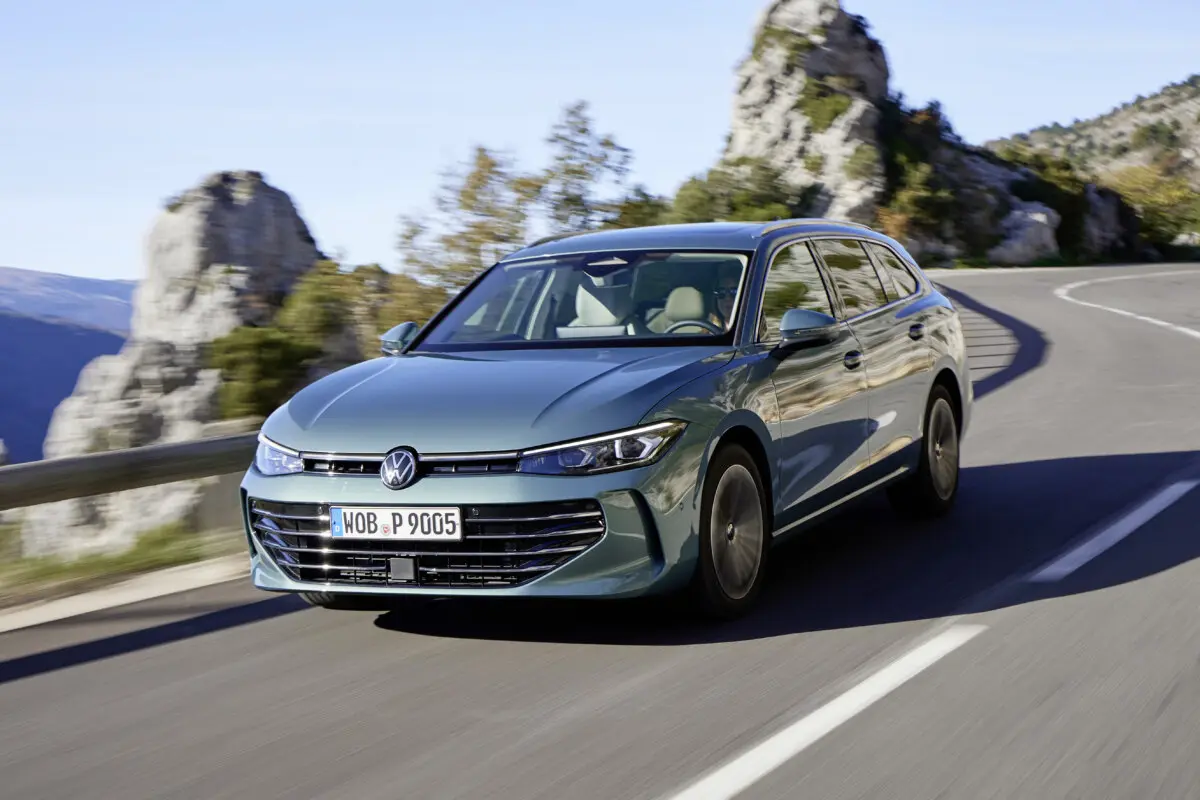 Стартували продажі новітнього Volkswagen Passat: оголошено комплектації, моторну лінійку та ціни