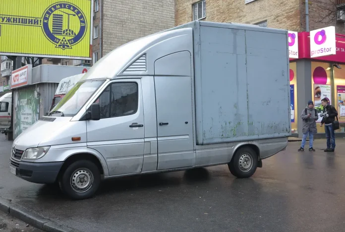 Такого Mercedes-Benz ще ніхто не бачив: в Києві помітили особливий Sprinter