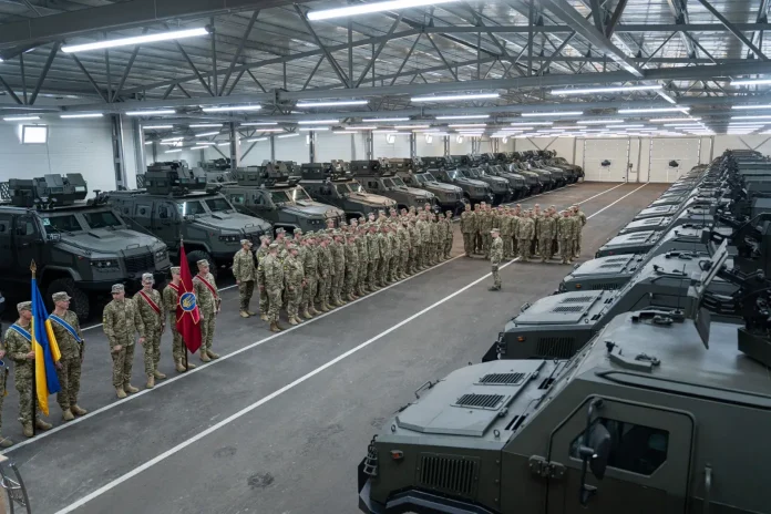Українські військові отримали нову партію вітчизняних панцерників «Козак»