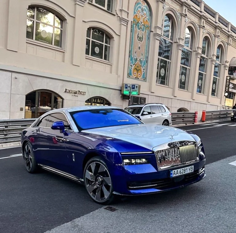 Розкішний Rolls-Royce Spectre за 600 000$ на київських номерах помітили в Монако