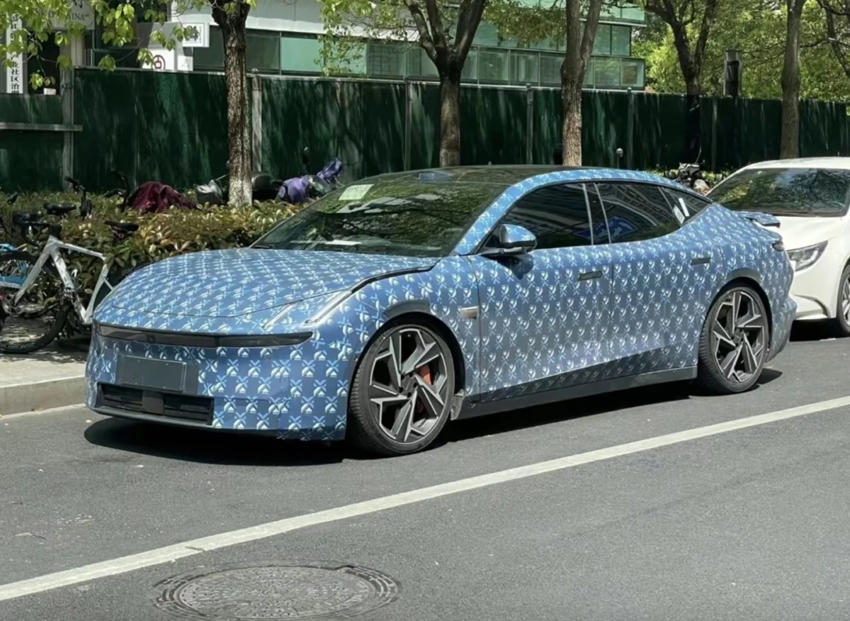 Пневматична підвіска, рух боком та автономне керування: Geely готує новий Zeekr Zero