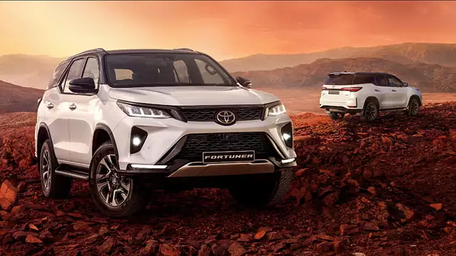 Оновлений позашляховик Toyota Fortuner вийшов із нестандартним двигуном і великим числом опцій