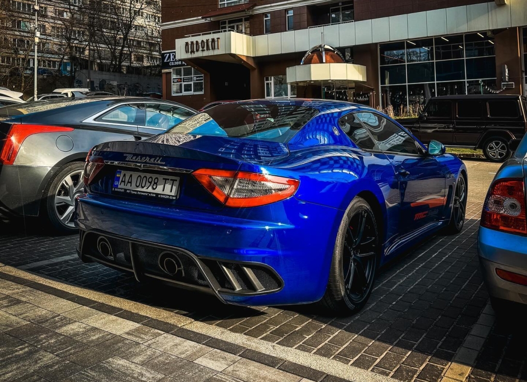 В Києві помітили рідкісний спорткар Maserati за 145 000 євро, що видає 460 к.с.