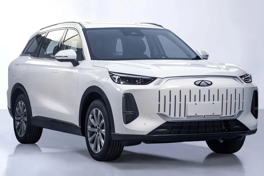 Новий місткий кросовер від Chery: допрем´єрні фото  