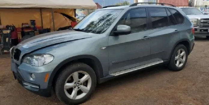 Перекупи плачуть від щастя: в США битий BMW X5 коштує 5$