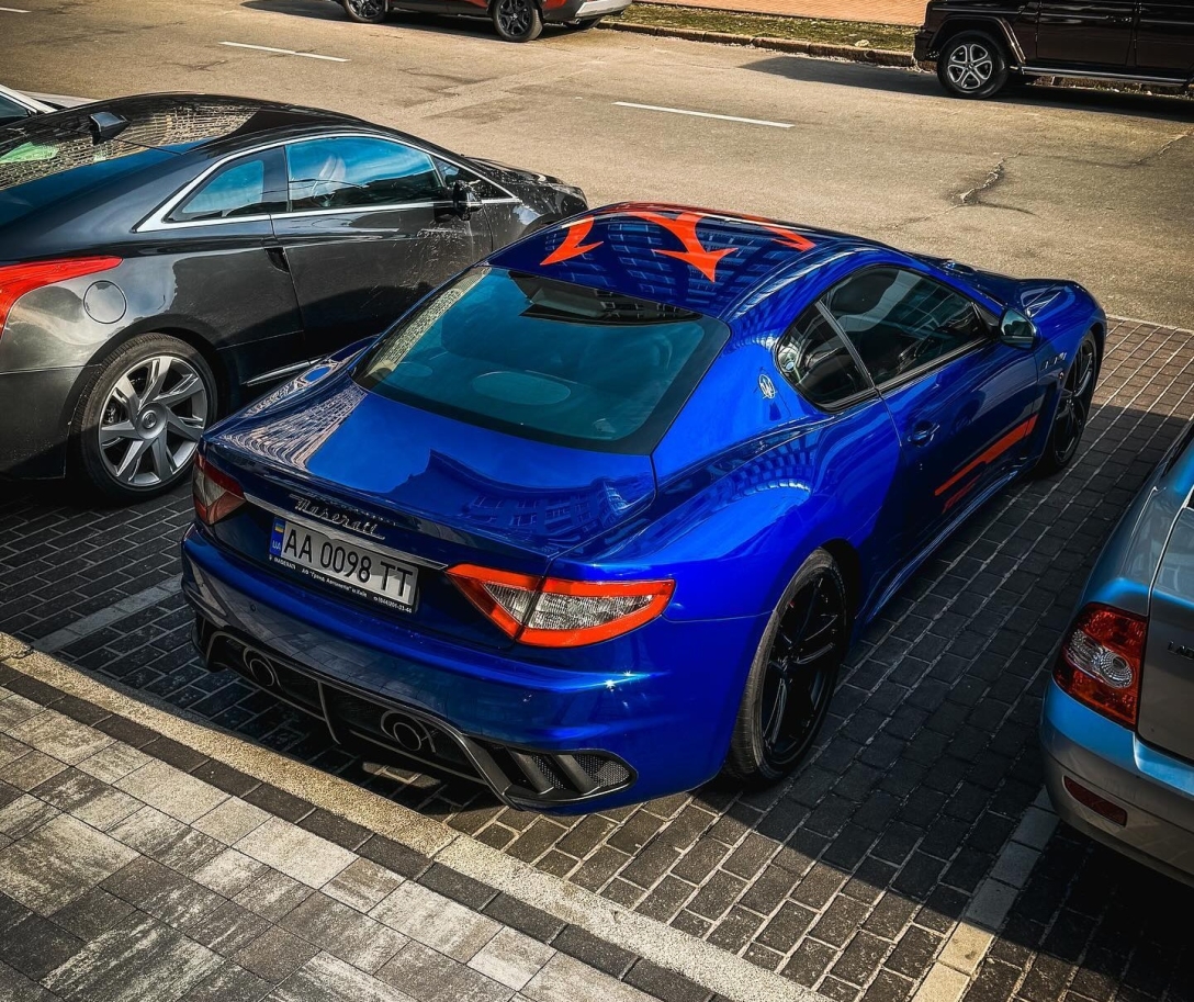 В Києві помітили рідкісний спорткар Maserati за 145 000 євро, що видає 460 к.с.