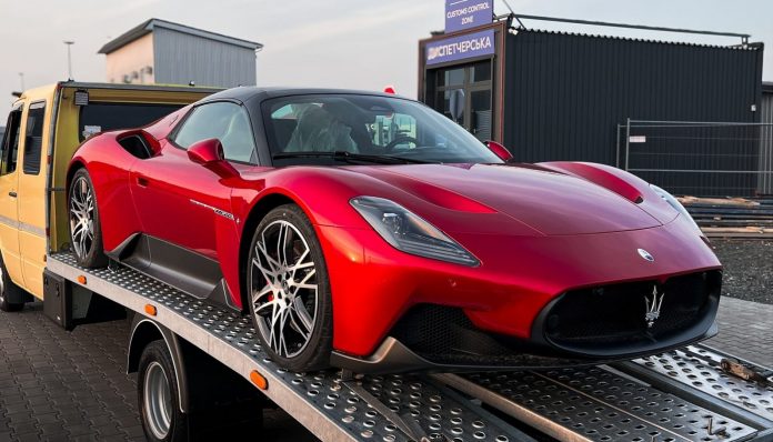 В Одесу привезли перший в Україні Maserati 220 000$
