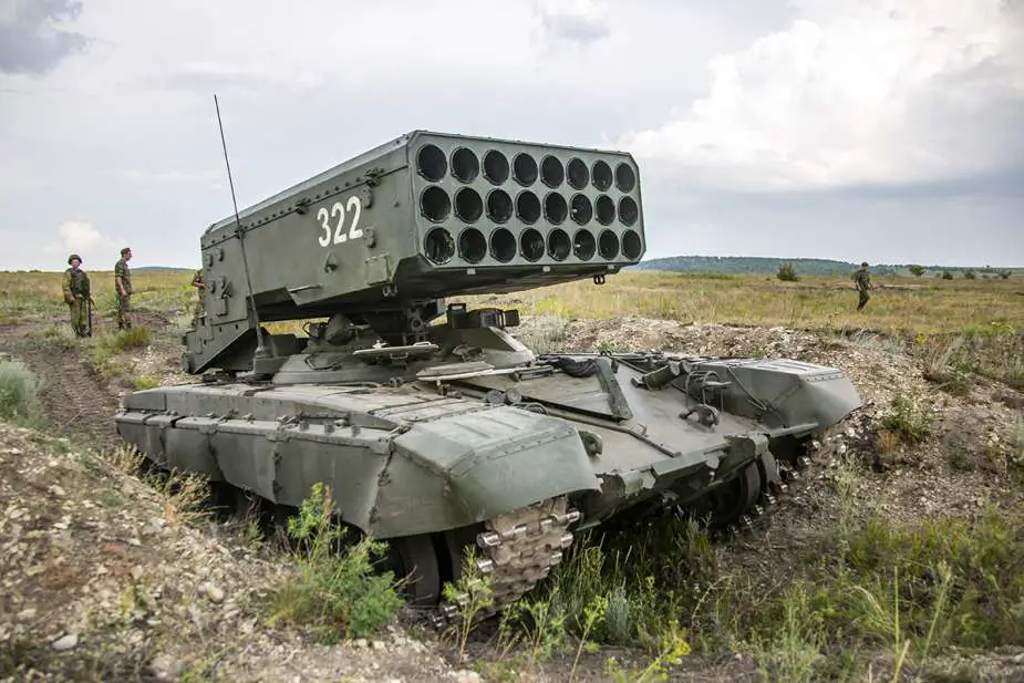 ТОС-1А оснащений ракетною пусковою станцією, яка вміщує 24 ракети