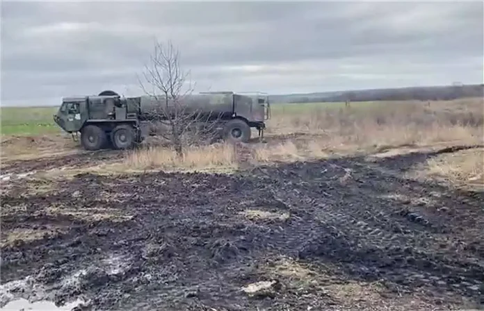 Автоцистерна ЗСУ HEMTT M978 американського виробництва у невстановленому місці в Україні