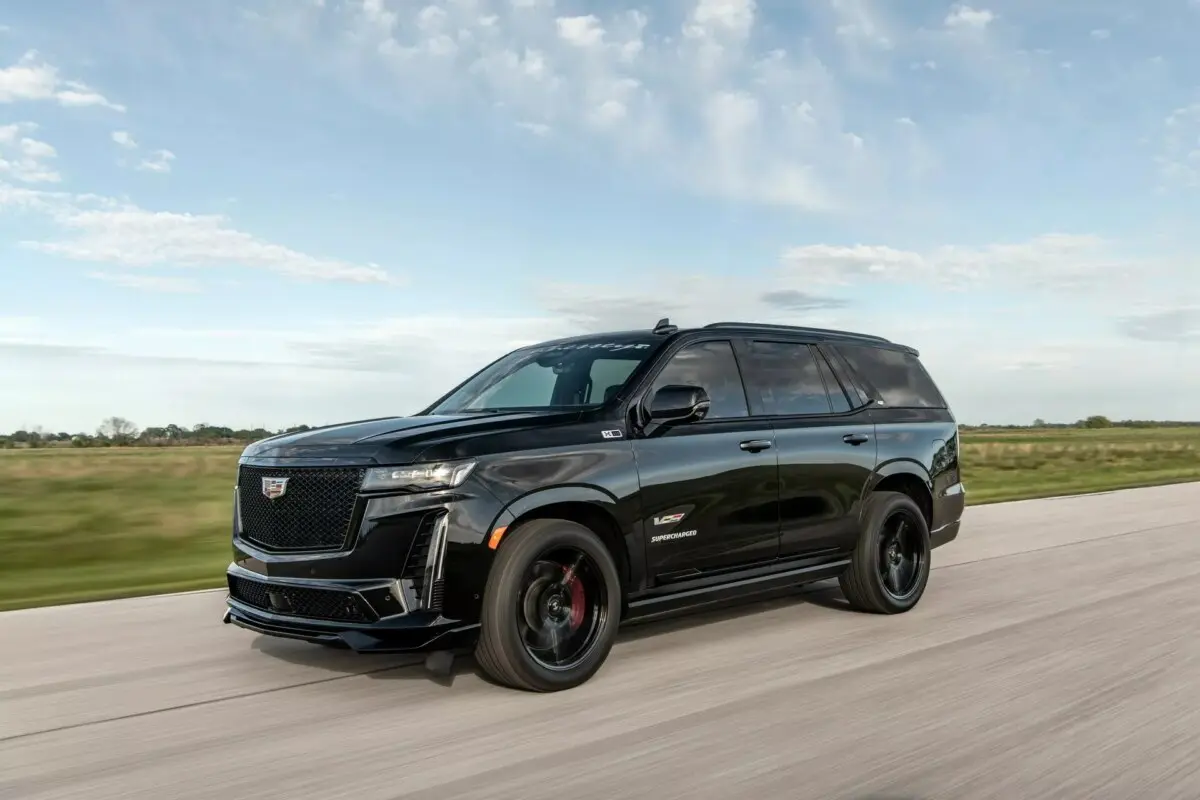 Потужний Cadillac Escalade-V став ще екстремальнішим: тепер він легко впорається зі всемогутнім пікапом від RAM
