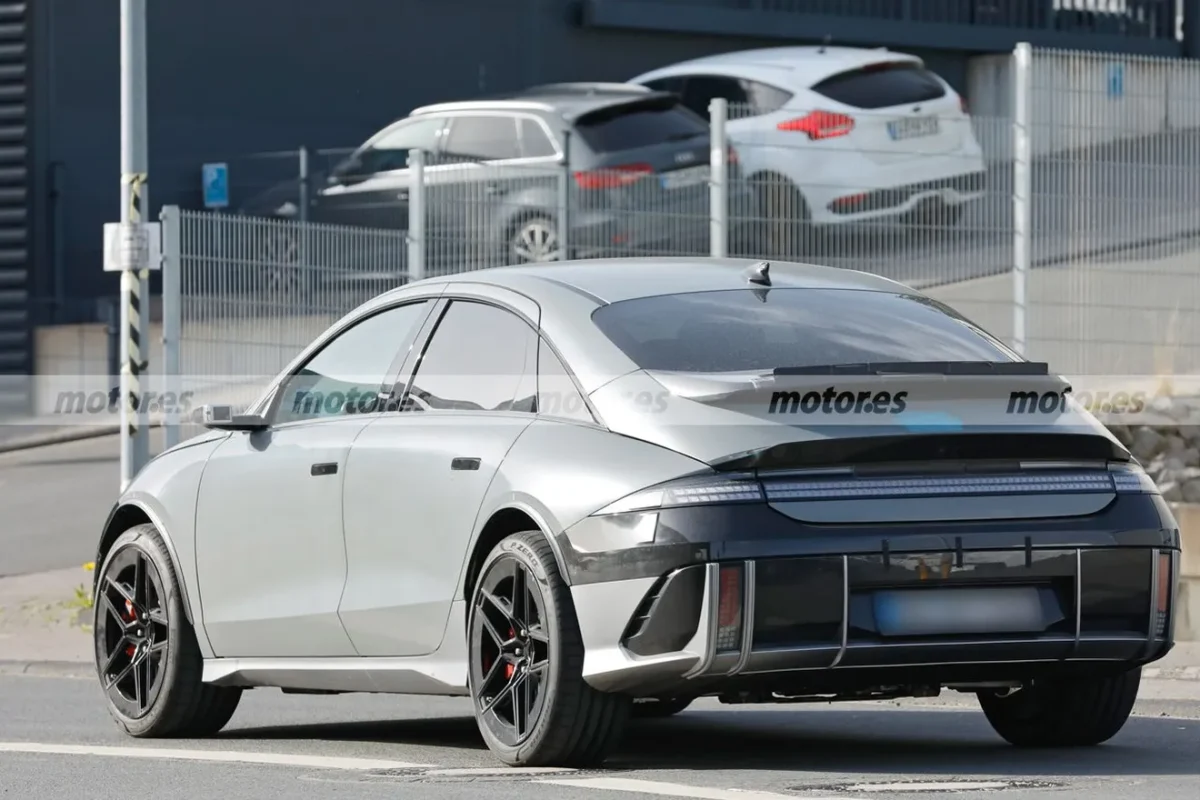 Hyundai заявляє про майбутні автомобілі за допомогою знайомої моделі: на тестах помічений Ioniq 6 N
