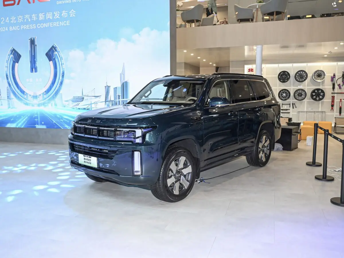 Позашляховики BAIC BJ60 і BJ40 отримали нову версію з витратою 1,3 літра на «сотню»: названо терміни появи на ринку