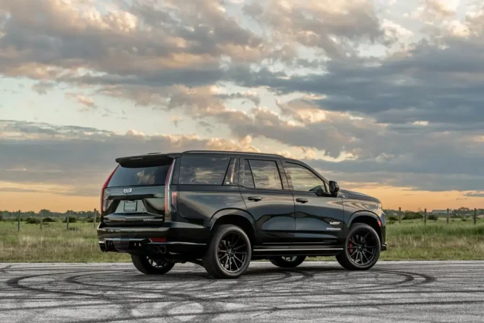 Потужний Cadillac Escalade-V став ще екстремальнішим: тепер він легко впорається зі всемогутнім пікапом від RAM