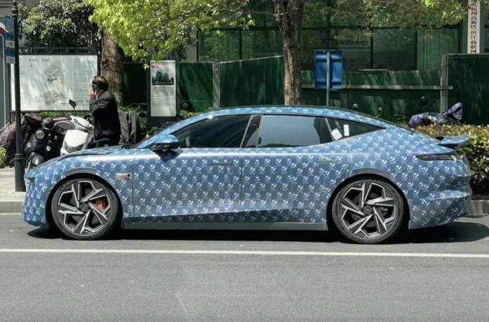 Пневматична підвіска, рух боком та автономне керування: Geely готує новий Zeekr Zero
