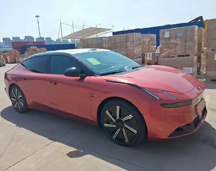 Geely готує унікальний для себе автомобіль, але зі знайомим дизайном - фото кузова і салону Lynk&Co Zero