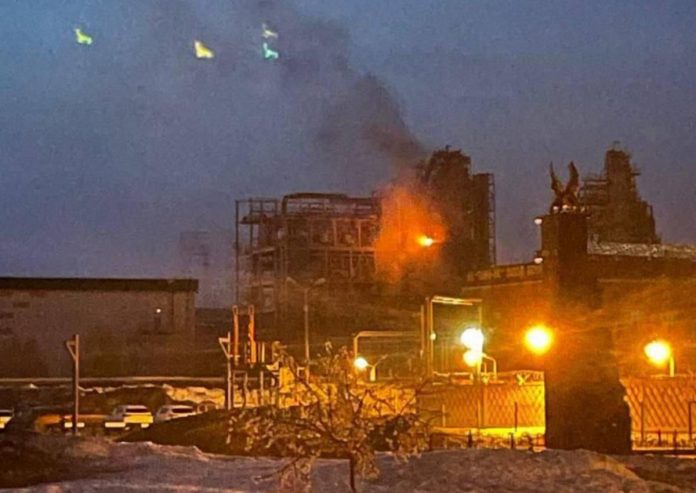 Пожежа на нафтопереробному заводі Taneco компанії «Татнефть» у російському Нижньокамську вранці 2 квітня 2024 року