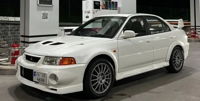 Легенда 90-х: в Україну приїхав рідкісний спорктар Mitsubishi
