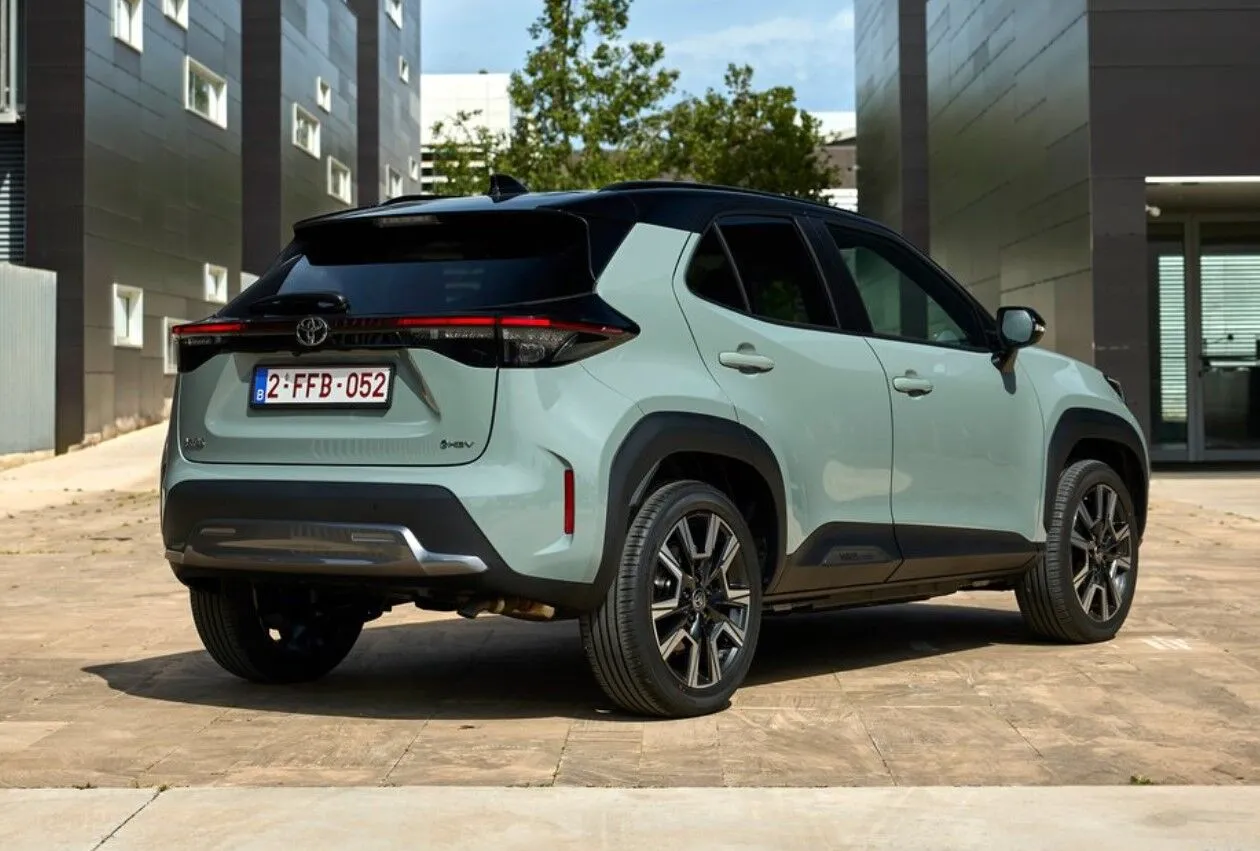 Новий кросовер від Toyota з витратою палива 4 л/100 км показали на офіційних фото