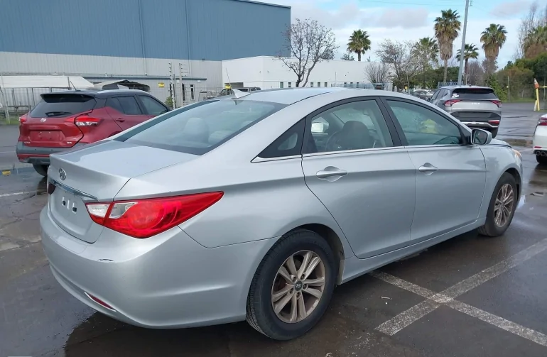 Hyundai Sonata 2013 року за 25$: на аукціоні продали майже ідеальний седан за безцінь