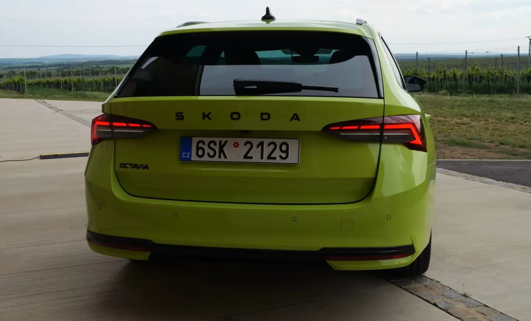 Оновлена Skoda Octavia 2024 з’явиться в Україні за 27 300$