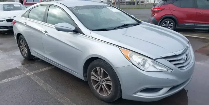 Hyundai Sonata 2013 року за 25$: на аукціоні продали майже ідеальний седан за безцінь