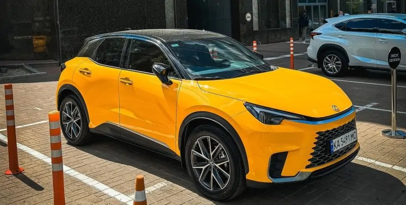 В Україну привезли оригінальний Lexus з витратою палива 3,8 л на 100 км 