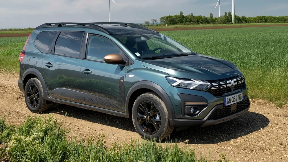 Найдешевший сімейний автомобіль Європи вийшов на ринок: комплектації та ціни Dacia Jogger 2024 року