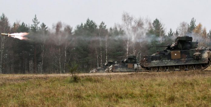 БМП Bradley на великій відстані знищив російський танк Т-80: стало відомо завдяки чому