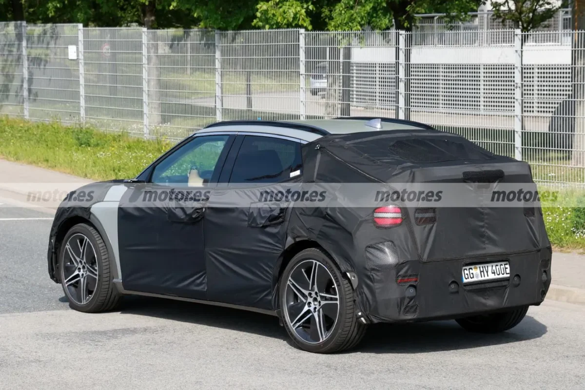 Hyundai значно допрацьовує популярний кросовер: опубліковано фотографії Genesis GV60 2025 року