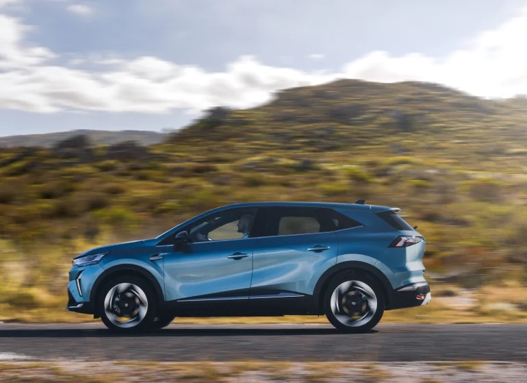 Renault показав стильний кросовер Symbioz з витратою палива 4,6 л/100 км