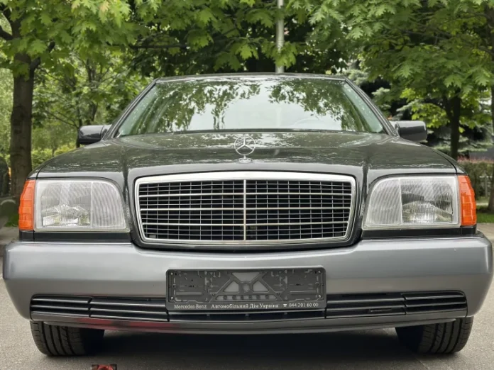 В Харкові знайшли 30-річний Mercedes-Benz S-Class майже без пробігу