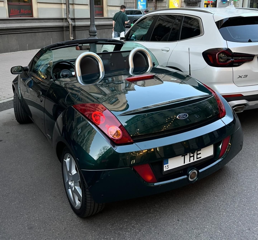 Рідкісний двомісний кабріолет Ford: в Києві з’явився маловідомий автомобіль
