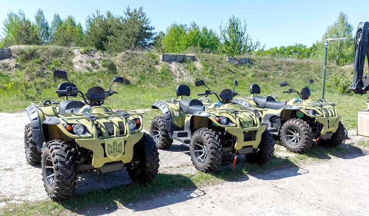 Volvo та Hummer: для захисників придбали потужну спецтехніку