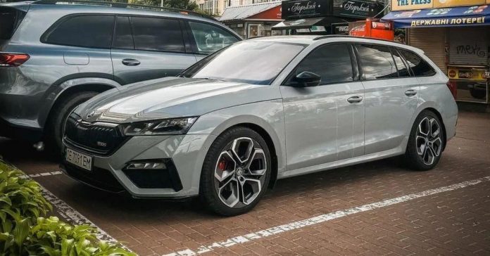 В Україні помітили преміальну Skoda Octavia RS потужністю 265 к.с.