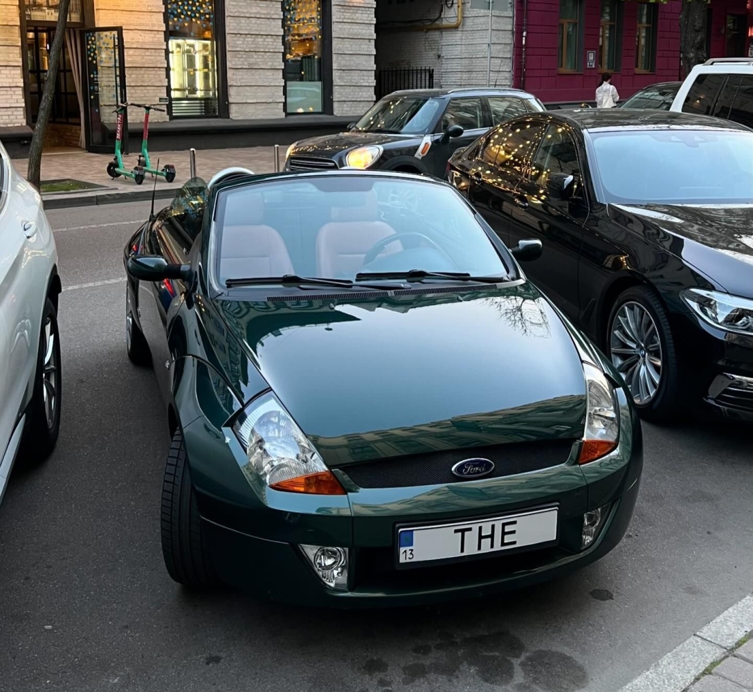 Рідкісний двомісний кабріолет Ford: в Києві з’явився маловідомий автомобіль
