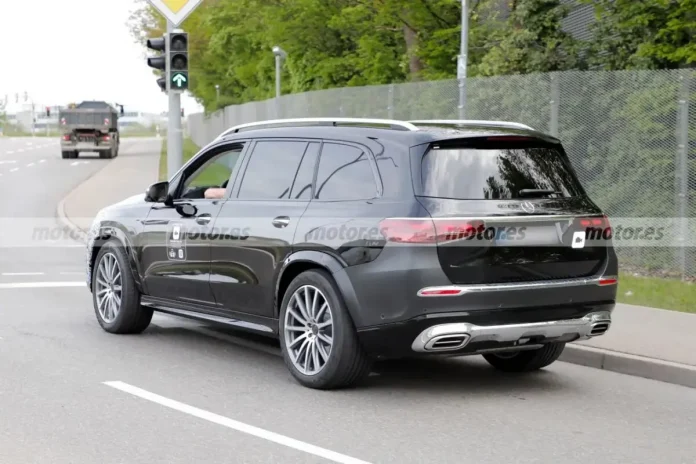 Розкішний Mercedes-Maybach GLS серйозно оновиться: перші фотографії новинки та терміни виходу на ринок